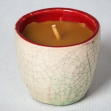 Kremowa świeca woskowa w ceramice