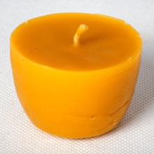 Wkład z wosku pszczelego do świecy w ceramice